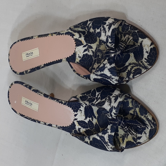 Vintage Y2K blue and white floral print Prada mule heels size 37.5 size 7.5 - Picture 2 of 10